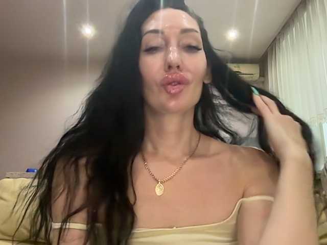 KorolevaQween000 live cam su BongaCams