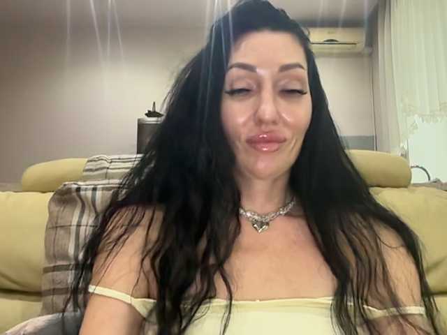 KorolevaQween000 live cam preview