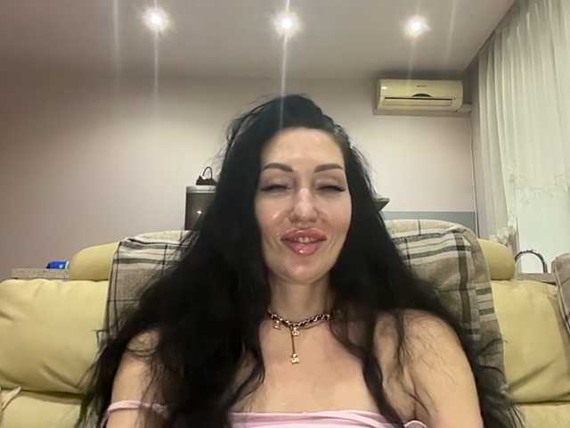 KorolevaQween000 live cam on BongaCams