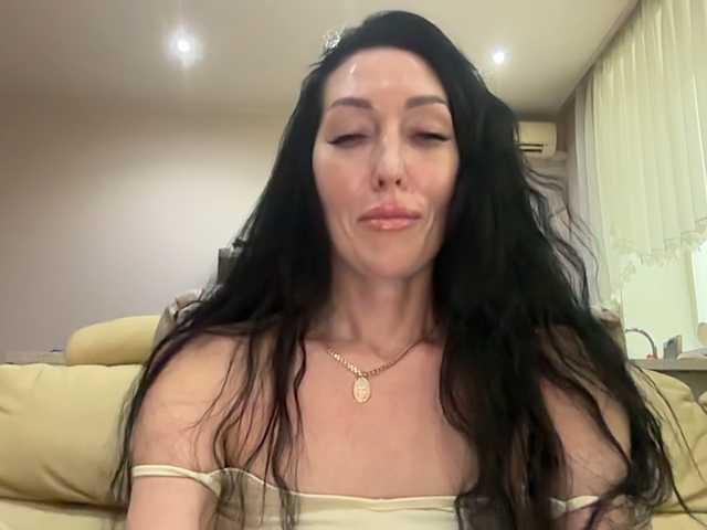 KorolevaQween000 live cam on BongaCams