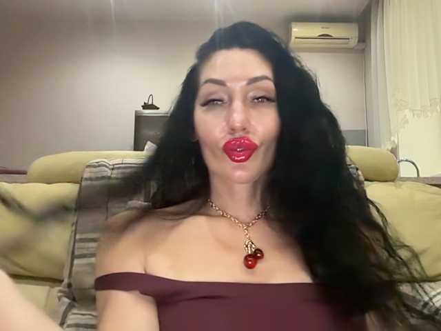 KorolevaQween000 live cam preview