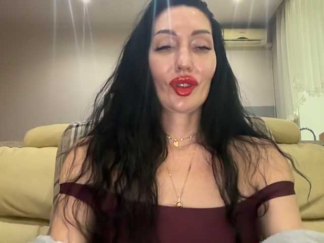 KorolevaQween000 live cam on BongaCams