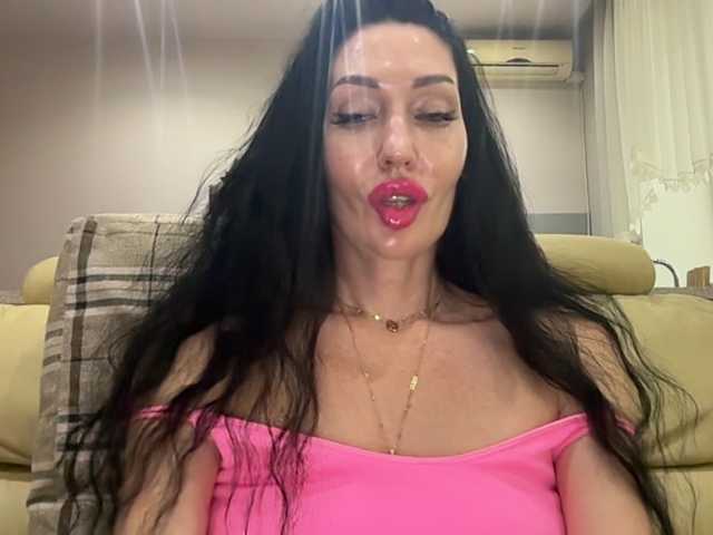 KorolevaQween000 live cam on BongaCams