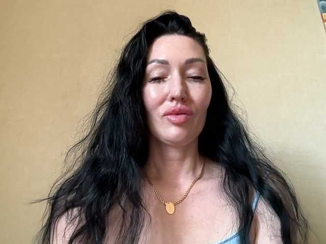 KorolevaQween000 live cam on BongaCams