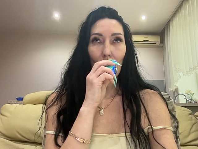 KorolevaQween000 live cam on BongaCams