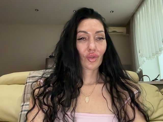 KorolevaQween000 live cam preview