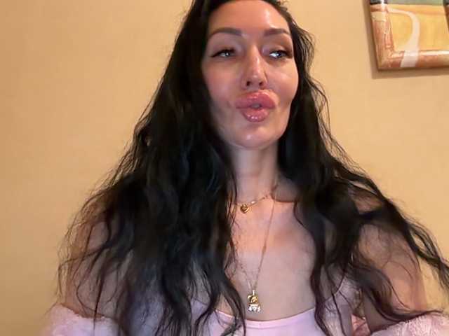 KorolevaQween000 live cam on BongaCams