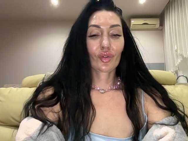 KorolevaQween000 live cam preview