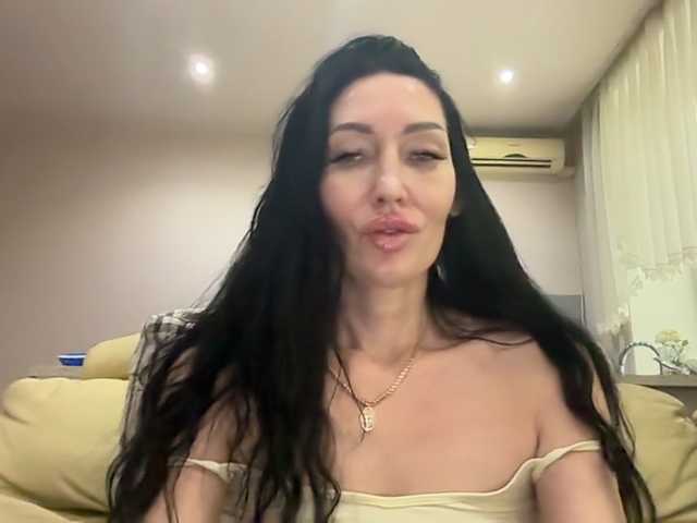 KorolevaQween000 live cam on BongaCams