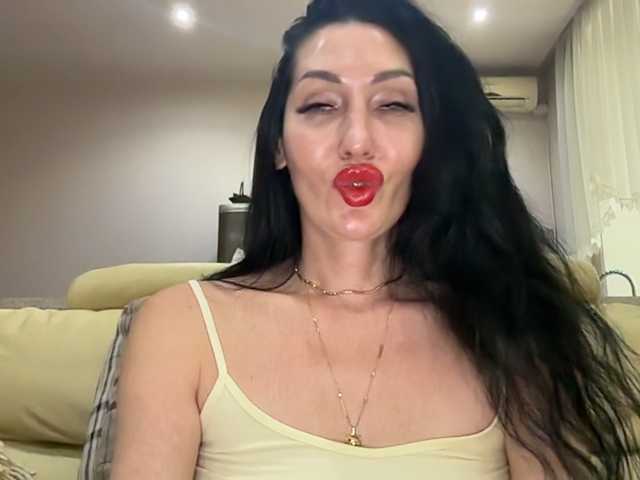 KorolevaQween000 live cam on BongaCams