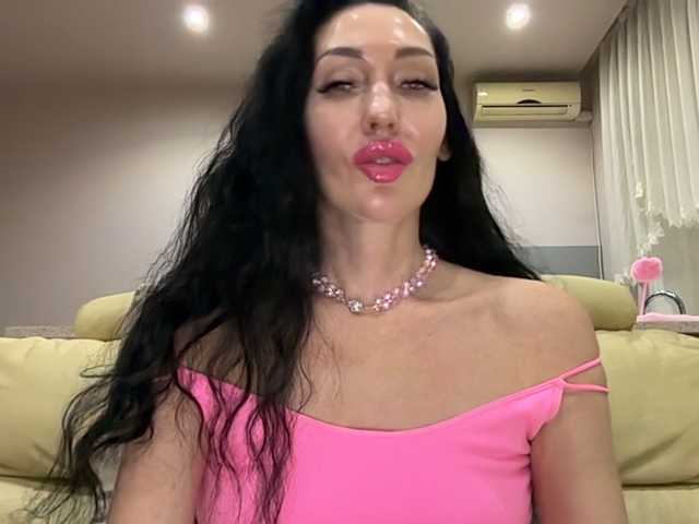 KorolevaQween000 live cam on BongaCams