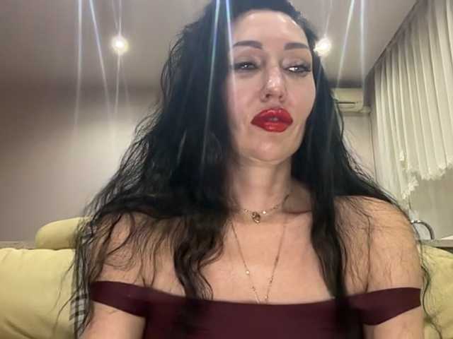 KorolevaQween000 live cam on BongaCams