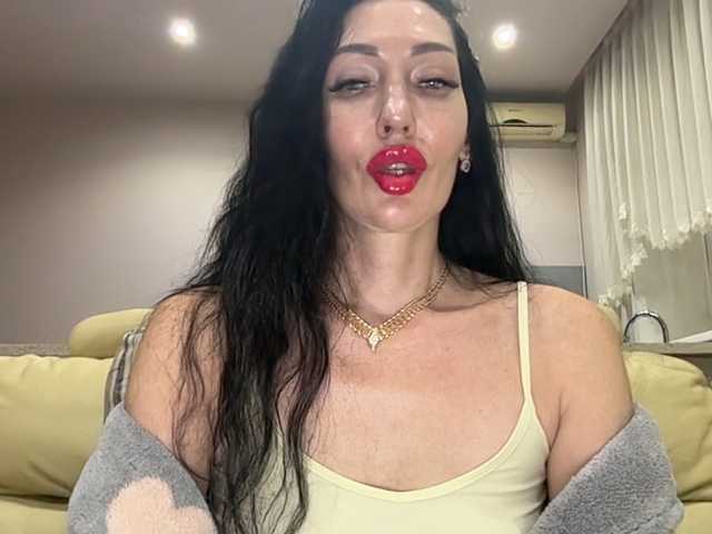 KorolevaQween000 live cam on BongaCams