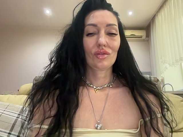 KorolevaQween000 live cam on BongaCams