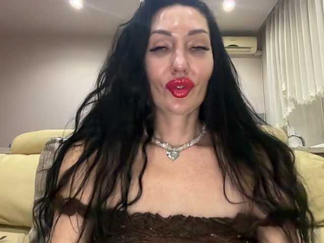 KorolevaQween000 live cam on BongaCams