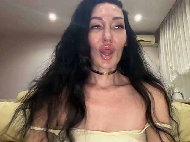 KorolevaQween000 live cam preview