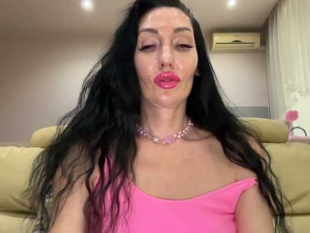 KorolevaQween000 live cam on BongaCams