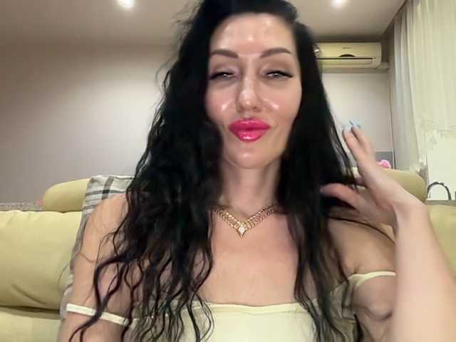 KorolevaQween000 live cam on BongaCams