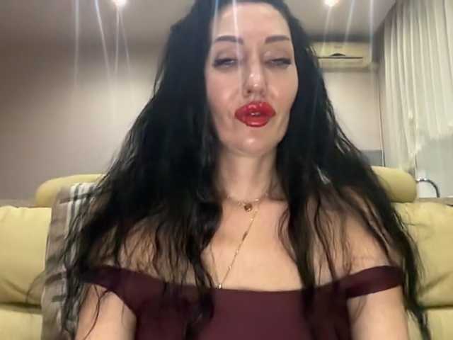 KorolevaQween000 live cam preview