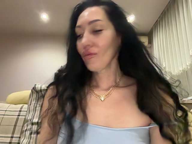 KorolevaQween000 live cam on BongaCams