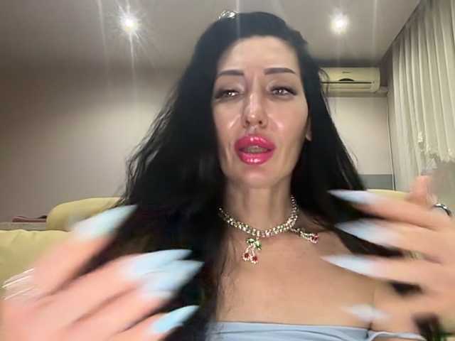 KorolevaQween000 live cam preview