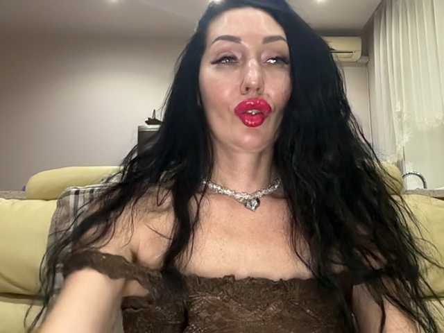KorolevaQween000 live cam on BongaCams