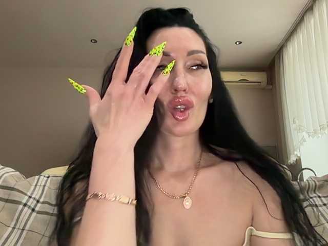 KorolevaQween000 live cam on BongaCams