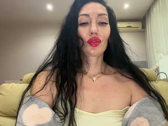 KorolevaQween000 live cam on BongaCams