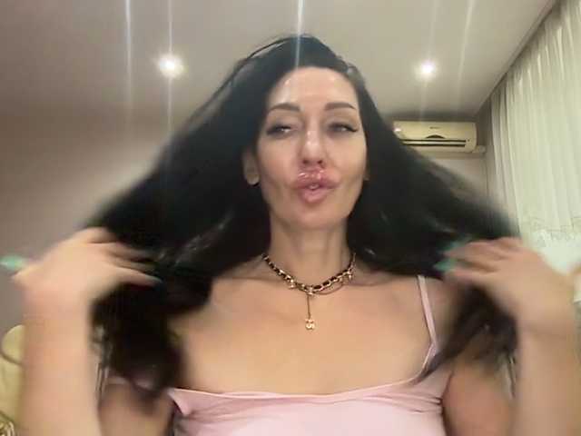 KorolevaQween000 live cam on BongaCams