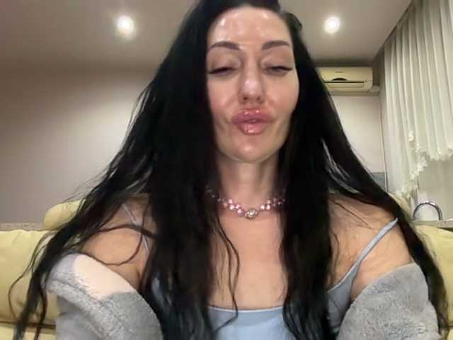 KorolevaQween000 live cam preview