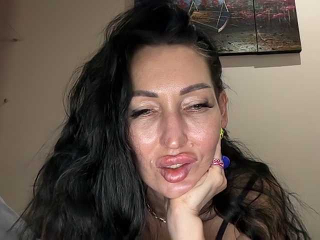 KorolevaQween000 live cam on BongaCams