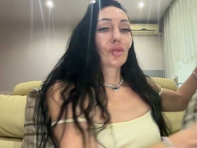 KorolevaQween000 live cam preview