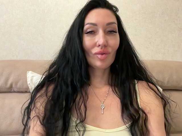 KorolevaQween000 live cam on BongaCams