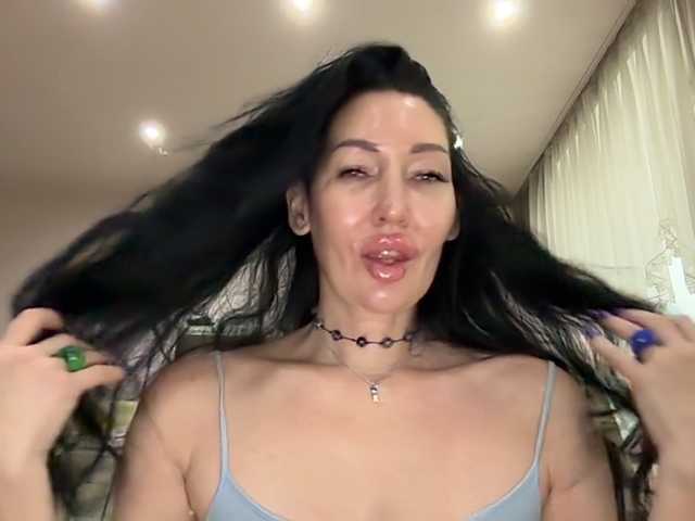 KorolevaQween000 live cam on BongaCams