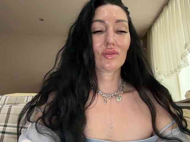 KorolevaQween000 webcam
