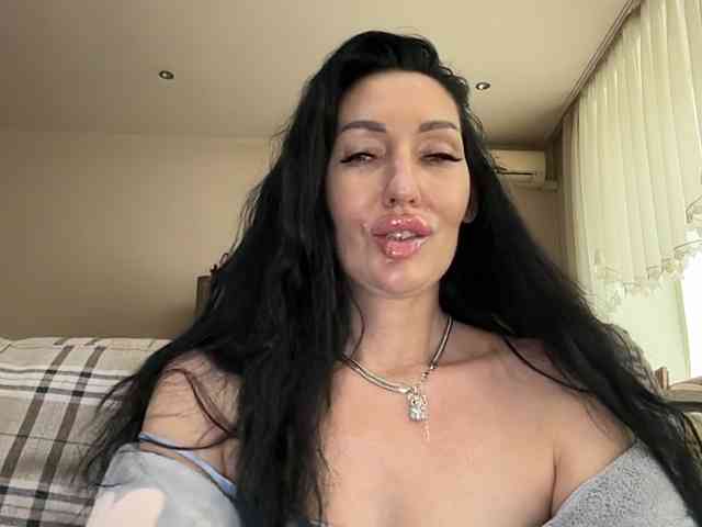 KorolevaQween000 webcam