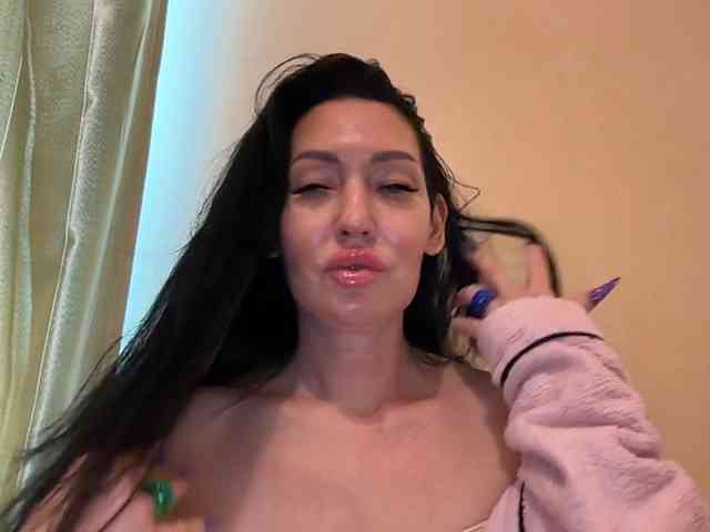 KorolevaQween000 webcam
