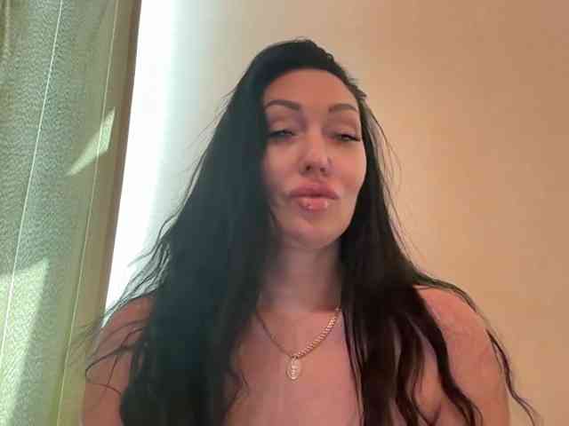 KorolevaQween000 webcam