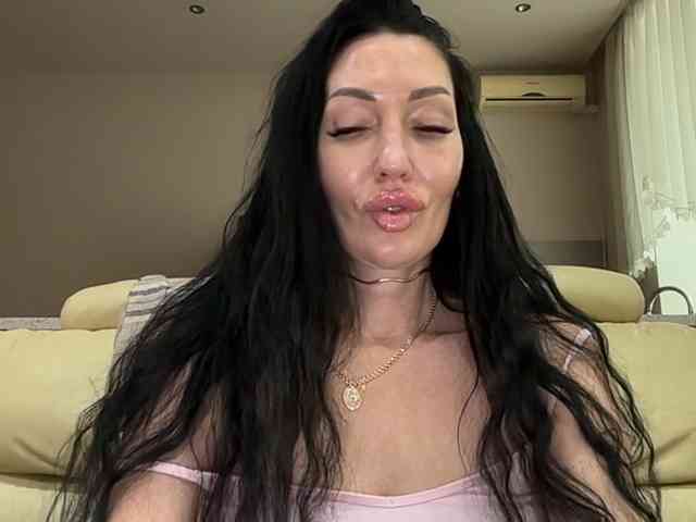 KorolevaQween000 webcam