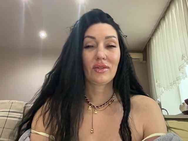 KorolevaQween000 webcam