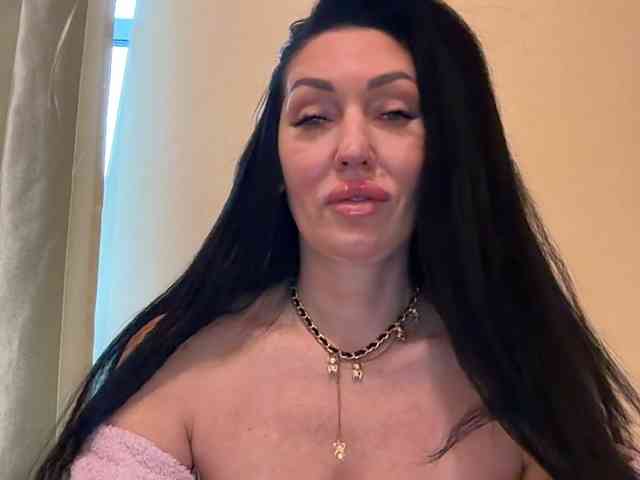 KorolevaQween000 webcam