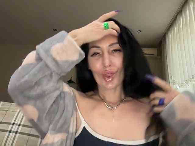 KorolevaQween000 Live Webcam on BongaCams