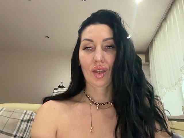 KorolevaQween000 webcam