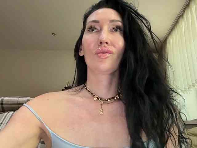 KorolevaQween000 webcam