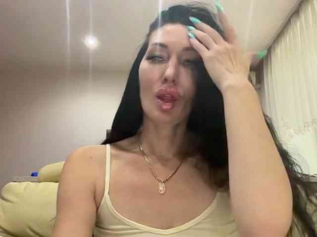 KorolevaQween000 webcam