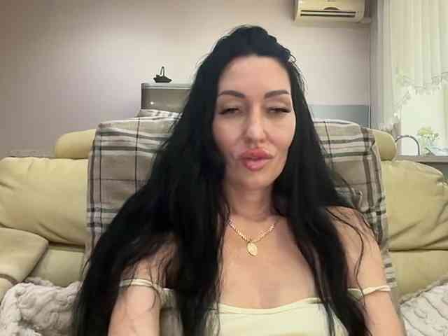 KorolevaQween000 Live Webcam on BongaCams
