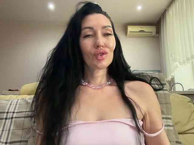 KorolevaQween000 webcam