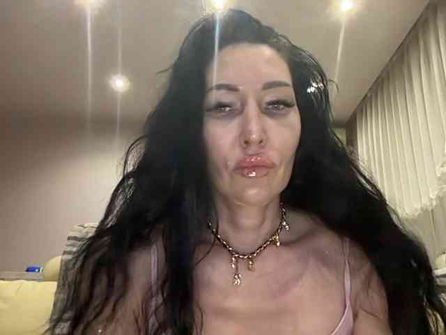 KorolevaQween000 webcam