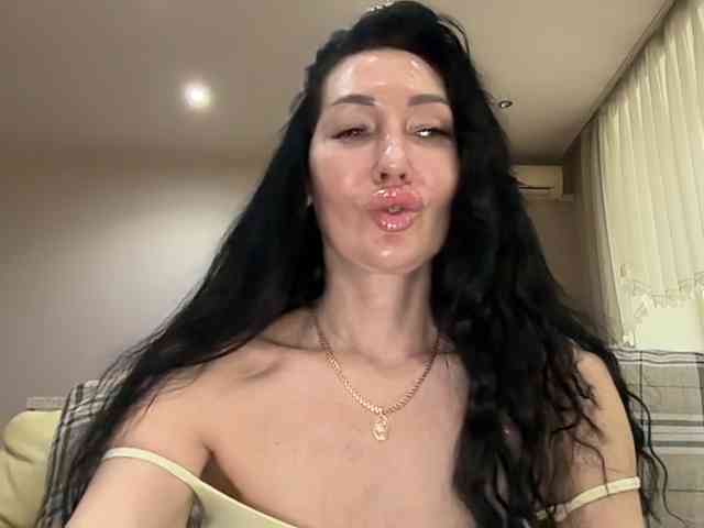 KorolevaQween000 webcam
