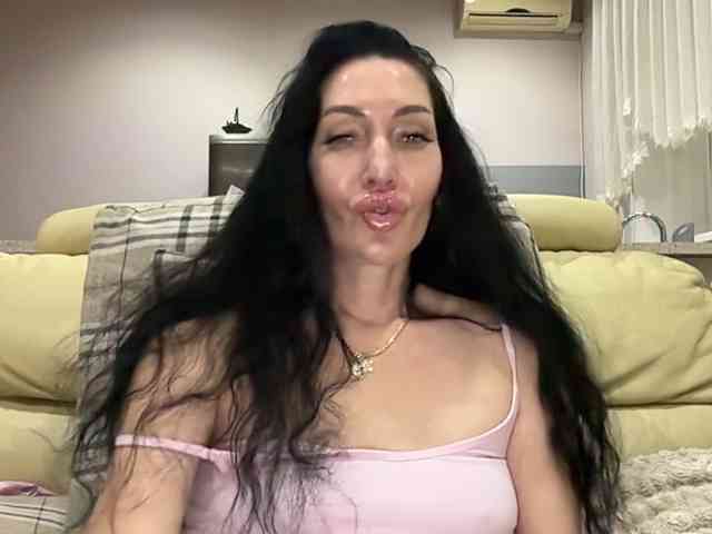 KorolevaQween000 webcam
